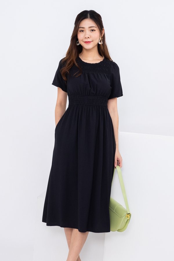 Chelsia Puffy Sleeve Ruched Midi Dress in Black