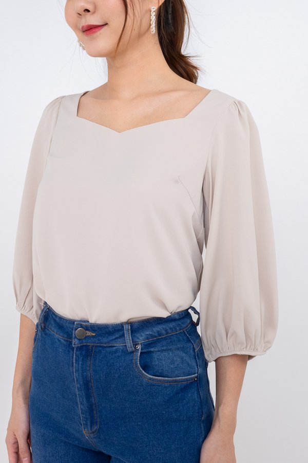 MADEBY3INUTE Louve Diamond Cut Sleeves Top in Taupe