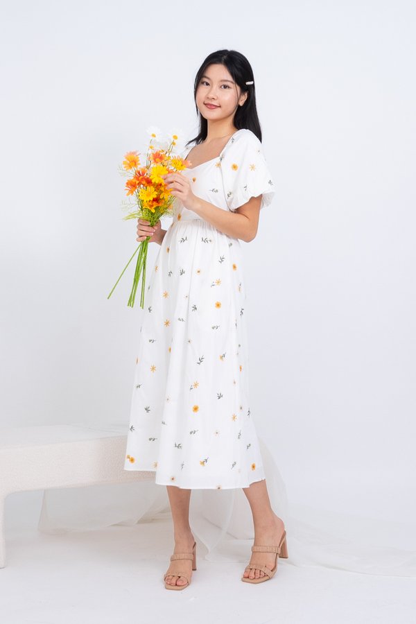 Davinia Back Cut Out Puffy Sleeved Midi Dress in White Florals