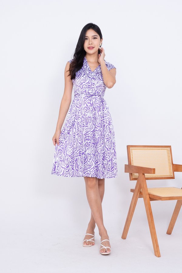 Holleen Abstract Print Pleated Dress in Purple