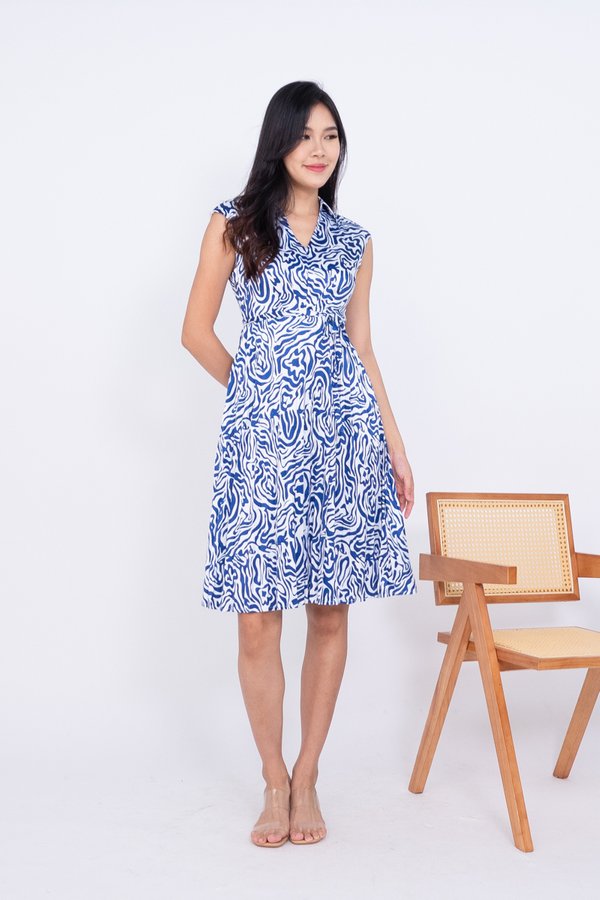 Holleen Abstract Print Pleated Dress in Navy