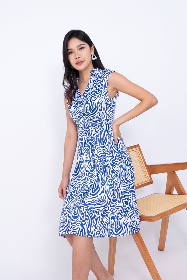 Holleen Abstract Print Pleated Dress in Navy