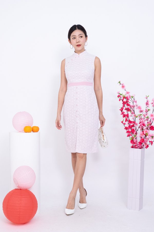 Le (乐) Oriental Eyelet Center Slit Cheongsam Dress in Light Pink