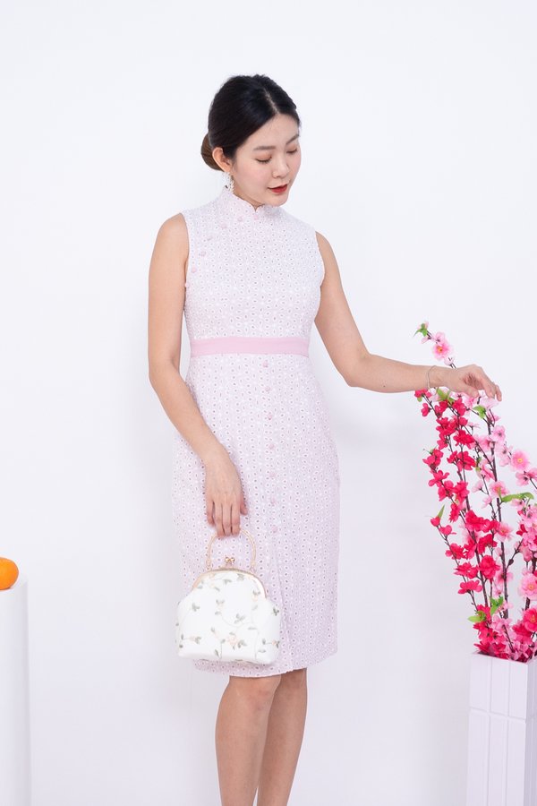 Le (乐) Oriental Eyelet Center Slit Cheongsam Dress in Light Pink