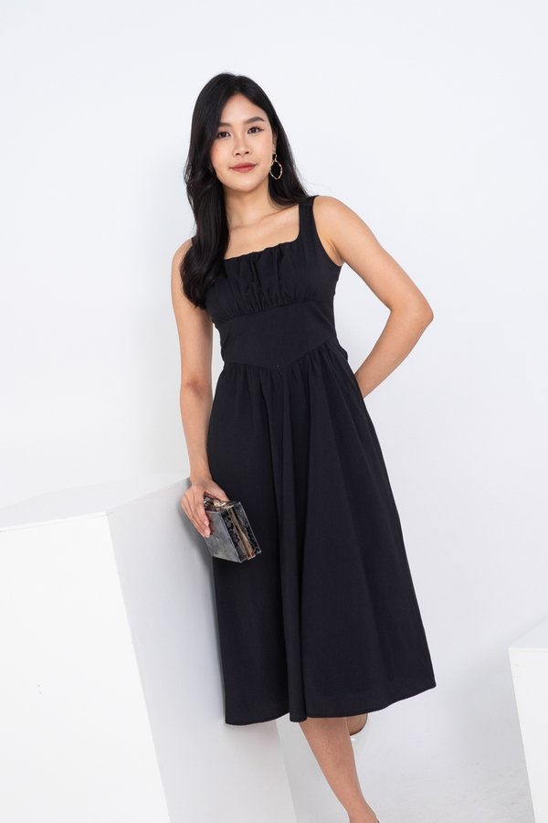 Natalie Ruched V Waist Midi Dress in Black