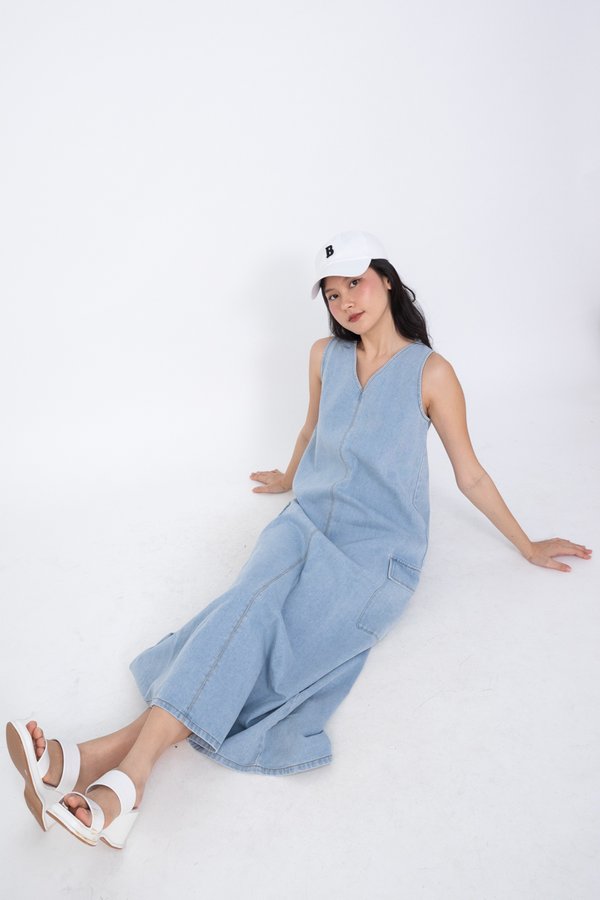 Gayle Denim Cargo Two Way Maxi Dress in Light Wash