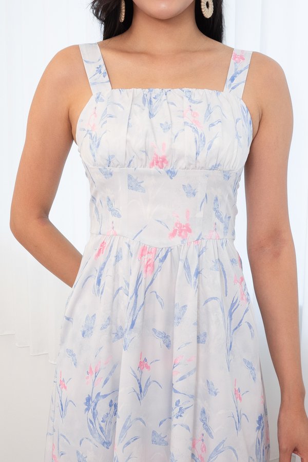 Jubilee Spag Ruched Midi Dress in Blue Florals