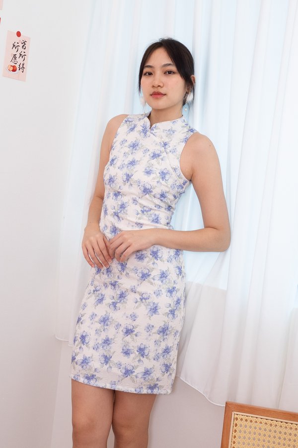 Xiu (绣) Embroidered Emboss Cheongsam Dress in Blue Fleur