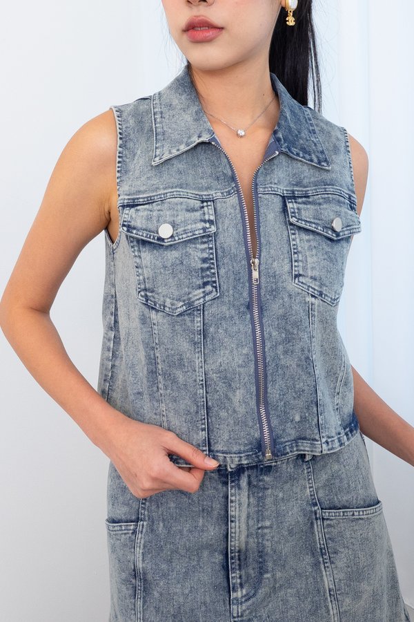Benno Zip Up Denim Top in Denim Wash