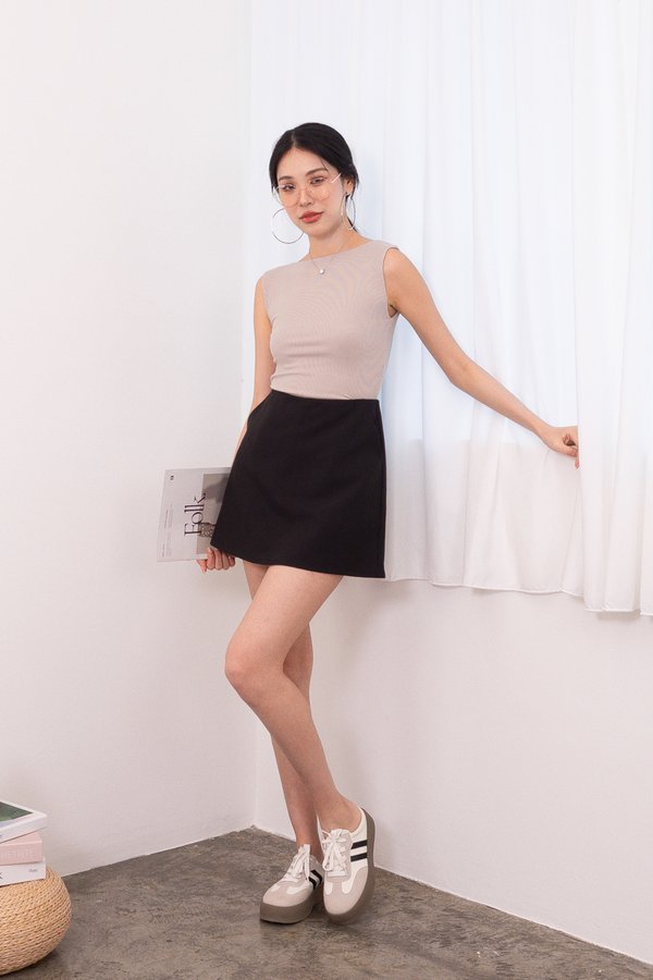 Razo Skorts in Black