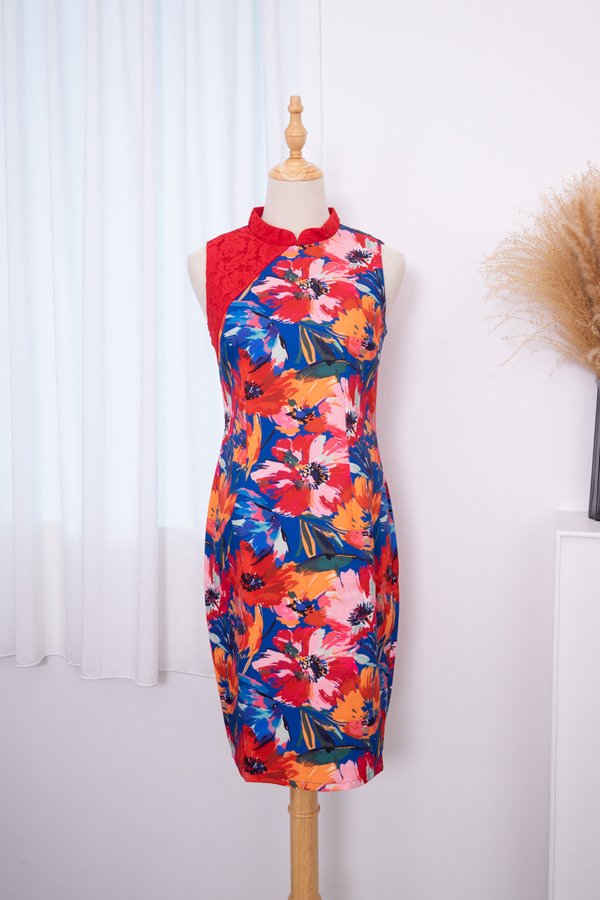 Hua Yue (花月) Removable Collar Floral Cheongsam Dress in Red