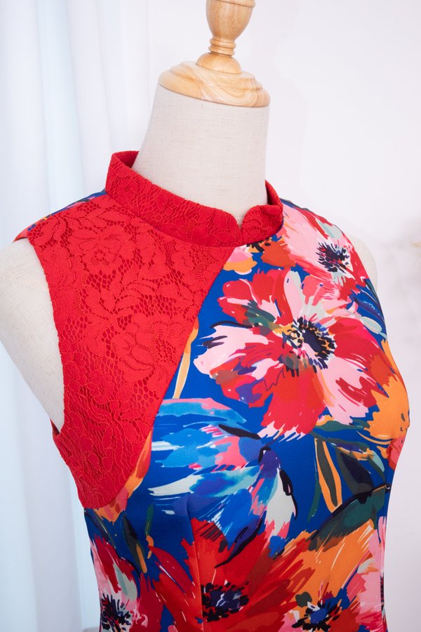 Hua Yue (花月) Removable Collar Floral Cheongsam Dress in Red