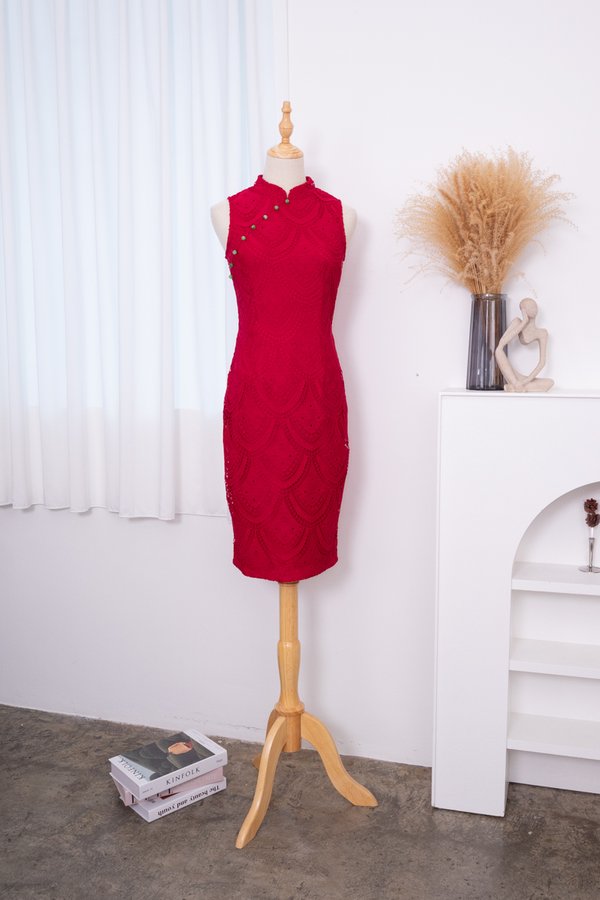 Yun Xi (云汐) Scallop Crochet Bodycon Cheongsam Dress in Wine Red