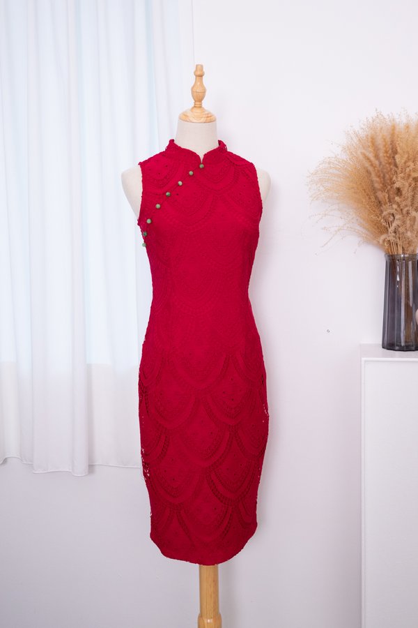 Yun Xi (云汐) Scallop Crochet Bodycon Cheongsam Dress in Wine Red