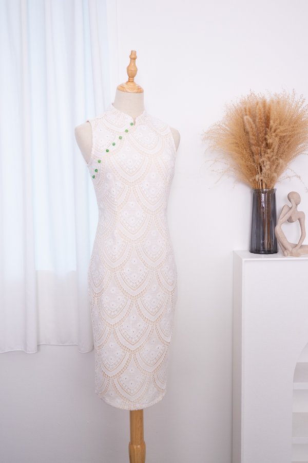 Yun Xi (云汐) Scallop Crochet Bodycon Cheongsam Dress in White