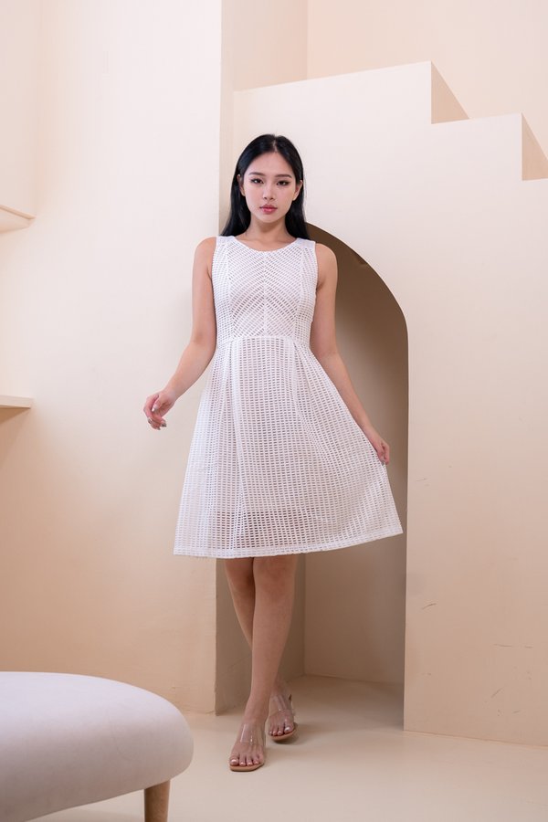Moxie Classic Lady Dress in White